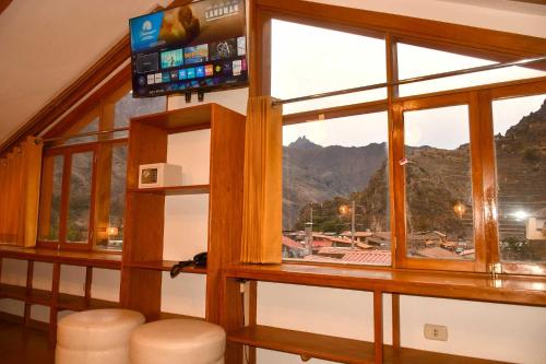 Camera con finestra affacciata sulle montagne di Hotel Boutique MIRANDO AL SOL a Ollantaytambo
