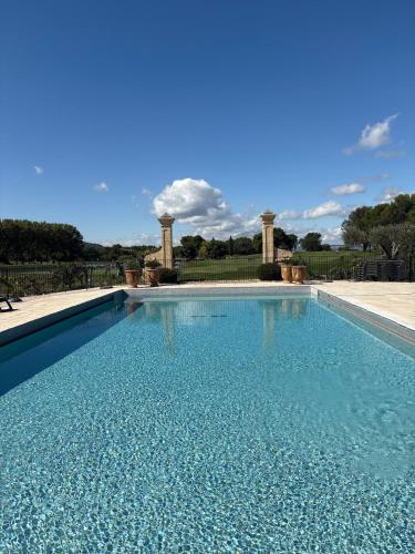 Hồ bơi trong/gần Appartement domaine de Pont Royal