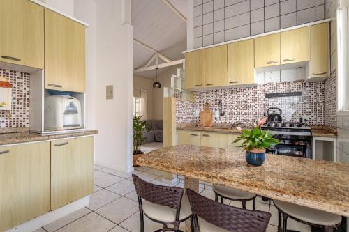 Kuchyň nebo kuchyňský kout v ubytování Casa de Férias