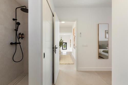 a white hallway with a door leading to a bedroom at Villa Sara-Princesa Ico in Tías