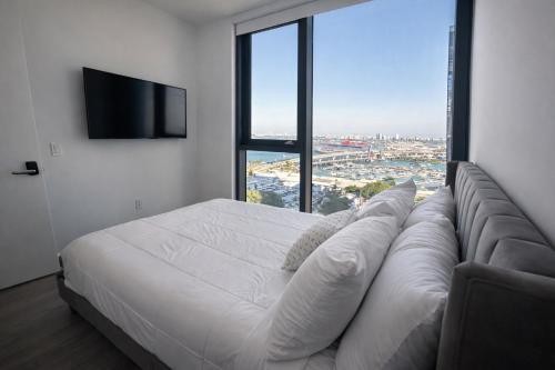a bedroom with a large bed and a large window at Downtown Miami 2Br 2Bath Oasis Bayside & Port of Miami Minutes Away in Miami