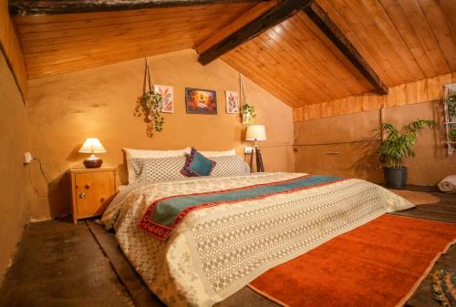 Giường trong phòng chung tại Flüstern