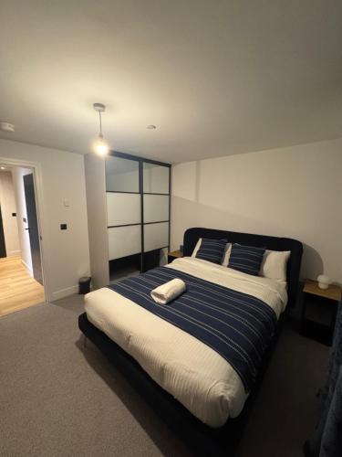 Postel nebo postele na pokoji v ubytování Luxury 2-Bed Penthouse ,Reef Manor,Walk to Beach