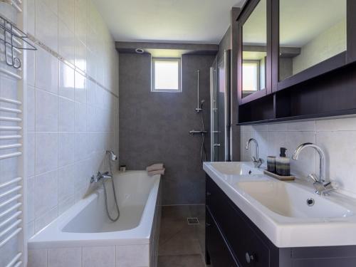 Koupelna v ubytování Villa in Netherlands with Spacious Garden