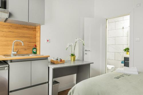 a small kitchen with a sink and a bed at Modern Studios near Trent Bridge & City Ground in Nottingham