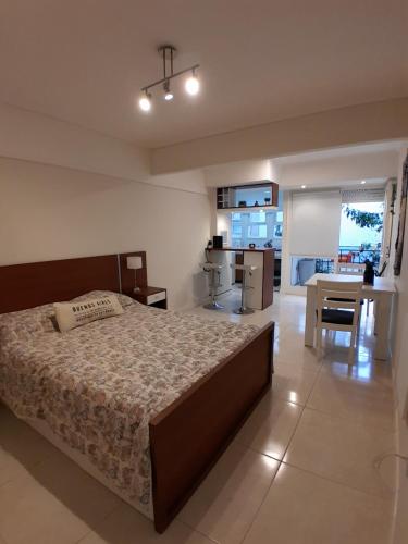 a large bedroom with a bed and a kitchen at Vane Bravo in Mar del Plata