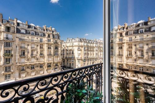 170m air conditioned decor apartment