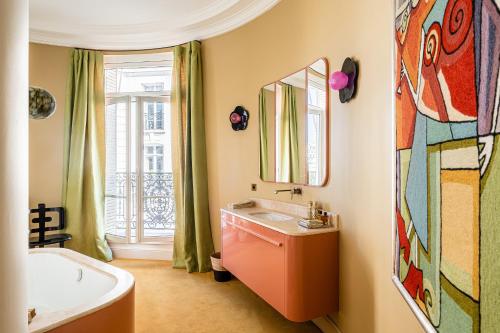 170m air conditioned decor apartment