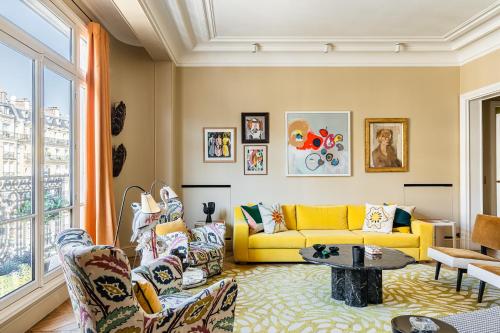 170m air conditioned decor apartment