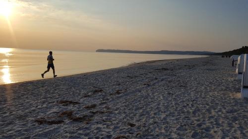 Stylische FeWo direkt am Strand mit Balkon und saisonalem Strandkorb photo 15