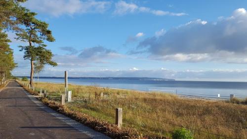 Stylische FeWo direkt am Strand mit Balkon und saisonalem Strandkorb photo 18