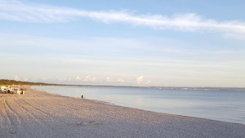 Stylische FeWo direkt am Strand mit Balkon und saisonalem Strandkorb photo 24