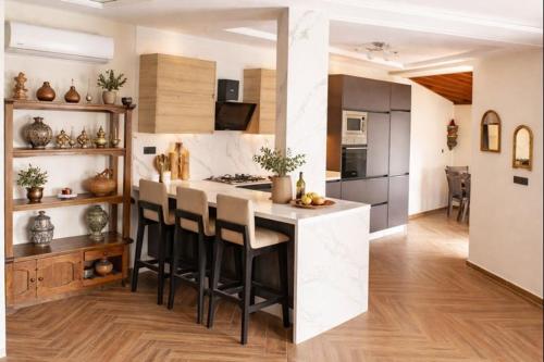 Kuchyň nebo kuchyňský kout v ubytování Azra Luxe villa famille uniquement Family only