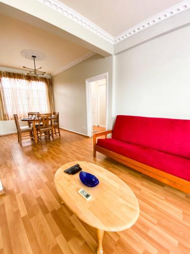 Stylish 1-Bed Opposite Queens Park Savannah
