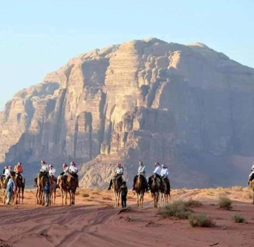 Afbeelding uit fotogalerij van RUM MOON lUXURY CAMP in Wadi Rum