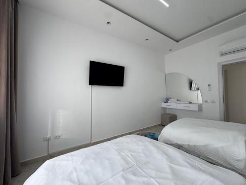 Luxury Seafront 2-Bedroom 2-Bathroom Apartment with Terrace Full Sea View Vollga Promenade