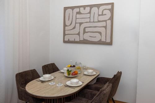 Khu vực ghế ngồi tại Stylish Old Town Apartment with Infrared Sauna