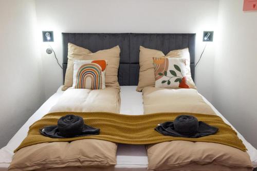 Postel nebo postele na pokoji v ubytování Stylish Studio in Linz Old Town Cozy & Central