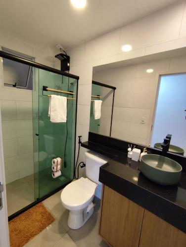 a bathroom with a toilet and a sink and a shower at Apartamento 2 Quartos com Ar Condicionado in Paraty