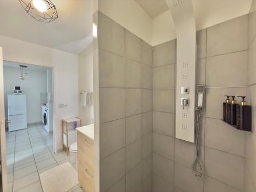 Phòng tắm tại Appartement T2 Chic - vue mer et montagne