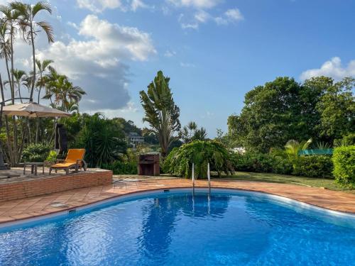 Swimmingpoolen hos eller tæt på Superbe bungalow et son jardin tropical