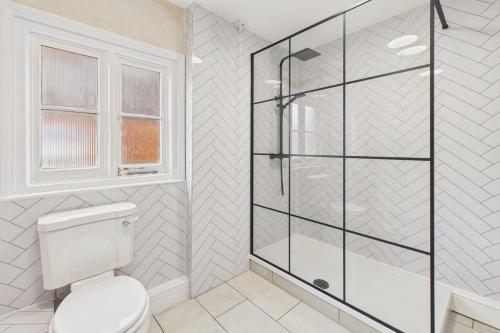 Koupelna v ubytování Beautiful Grade II Listed Almshouse