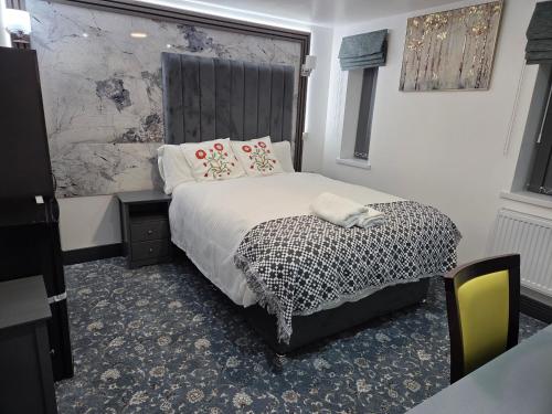 a bedroom with a bed with a black and white comforter at Ababeel Hotel in Birmingham