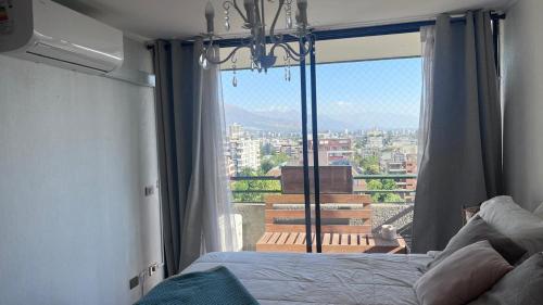 Ein Bett oder Betten in einem Zimmer der Unterkunft Providencia, ubicación y vista extraordinaria, con AC