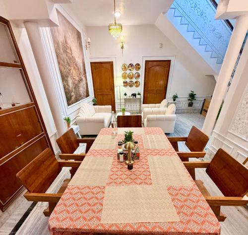 Posezení v ubytování Shaam e Banaras Villas and retreat