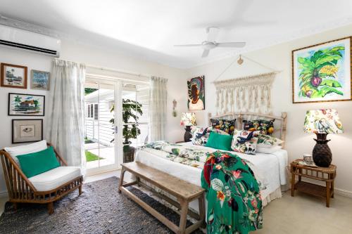 En eller flere senge i et værelse på Noosa Valley Manor B&B