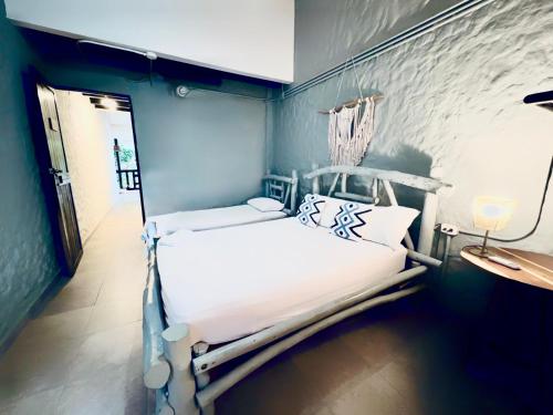 En eller flere senge i et værelse på Hotel Las Marias by Croma