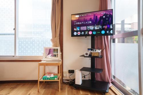 a room with a flat screen tv on a stand at Blue moon house miyama in Funabashi