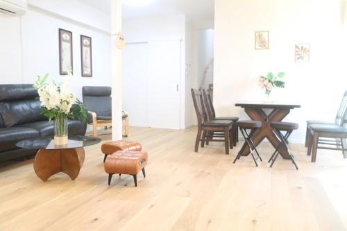a living room with a couch and a table at Near Mitaka Museum of Art in Mitaka