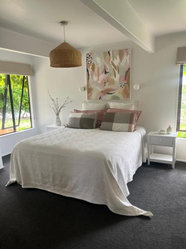 En eller flere senge i et værelse på The Lighthouse - Stunning Sun Filled Home