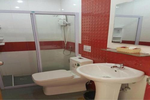 Phòng tắm tại V-House Hotel