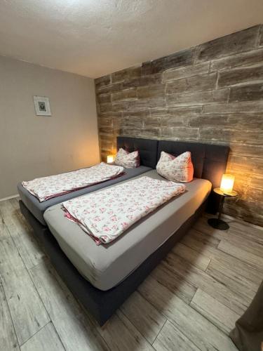 Postel nebo postele na pokoji v ubytování 2 bedroom Apartment in wine region