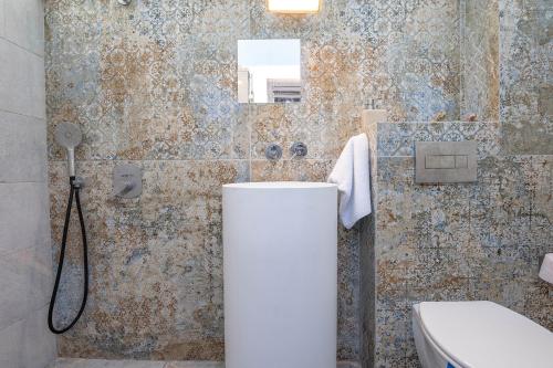 Et badeværelse på The Margalit Suite - Gesher Haziv