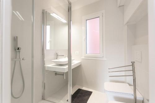 Ένα μπάνιο στο Al Molo Sea View Rooms