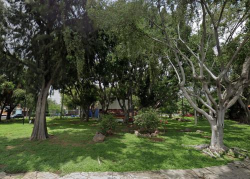 En have udenfor Great location Groundfloor near Calzada