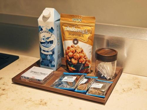 a tray with a box of food and a bag of peanuts at illi Noa Hamamatsucho in Tokyo