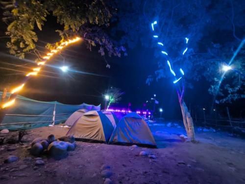 Gallery image of Gil's Ryngksai Riverside Camping in Dawki