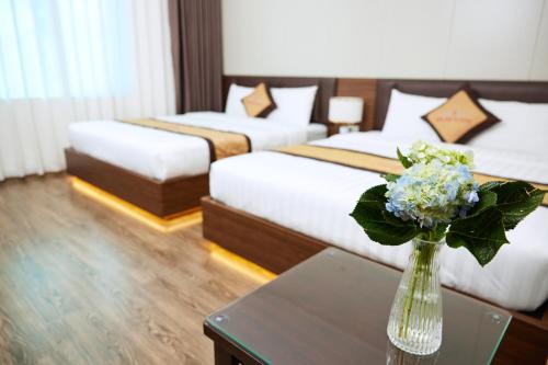 En eller flere senge i et værelse på Hotel Lâm Anh 35