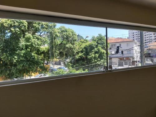 Photo de la galerie de l'établissement Nova Casa Studio Mega - Qto1 c Ar - 3 Vagas Garagem - Esp Térreo Priv - WiFi 300 Megas - Home Office a 200 mts Praia da Pompéia, à Santos