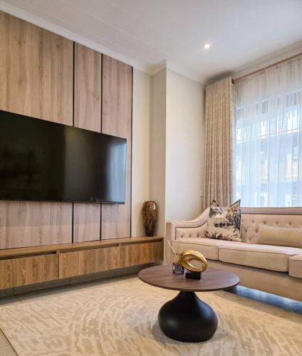The Totem Collection - Moyo Suite