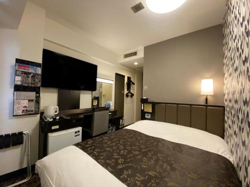 Postel nebo postele na pokoji v ubytování APA Hotel Hachioji Eki Kita