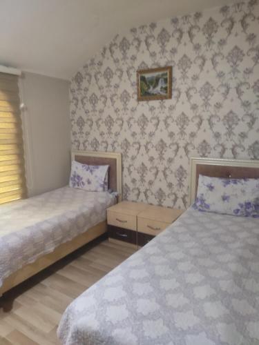 Llit o llits en una habitació de FF Motel