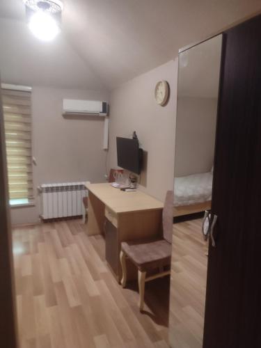Телевизор и/или развлекательный центр в FF Motel