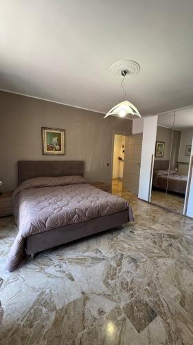 En eller flere senge i et værelse på Emilia Tre camera in appartamento bagno privato