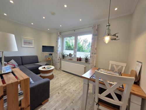 a living room with a couch and a table at Ferienwohnung Smutje in Kiel