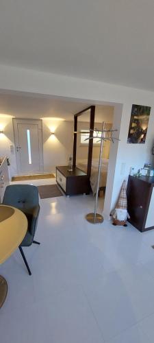 a living room with a mirror and a table and chairs at Gartencharlet in Extertal